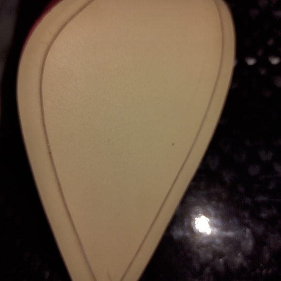 RED PUMP - Picture 3 of 4